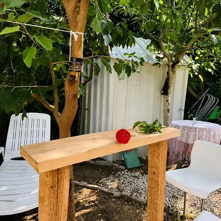 Garden By Prago Feriehus Durrës